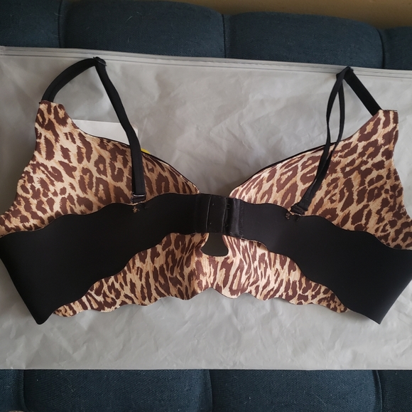 VS Bra - Picture 2 of 5